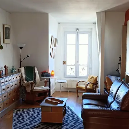 La Bleue Homestay Paris